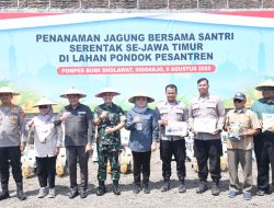 Bupati Sidoarjo, Subandi dan Kapolresta Sidoarjo Tanam Jagung Bersama Santri, Dorong Swasembada Pangan Nasional 2025