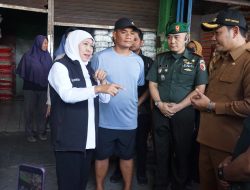 Gubernur Jatim Khofifah Indar Parawansa dan Bupati Sidoarjo Subandi, Tinjau Distribusi Beras SPHP di Pasar Larangan Sidoarjo Secara Langsung
